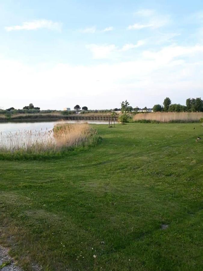 Luxueuze Stacaravan In Bredene Met Eigen Terras En Tuintje Villa Exterior photo