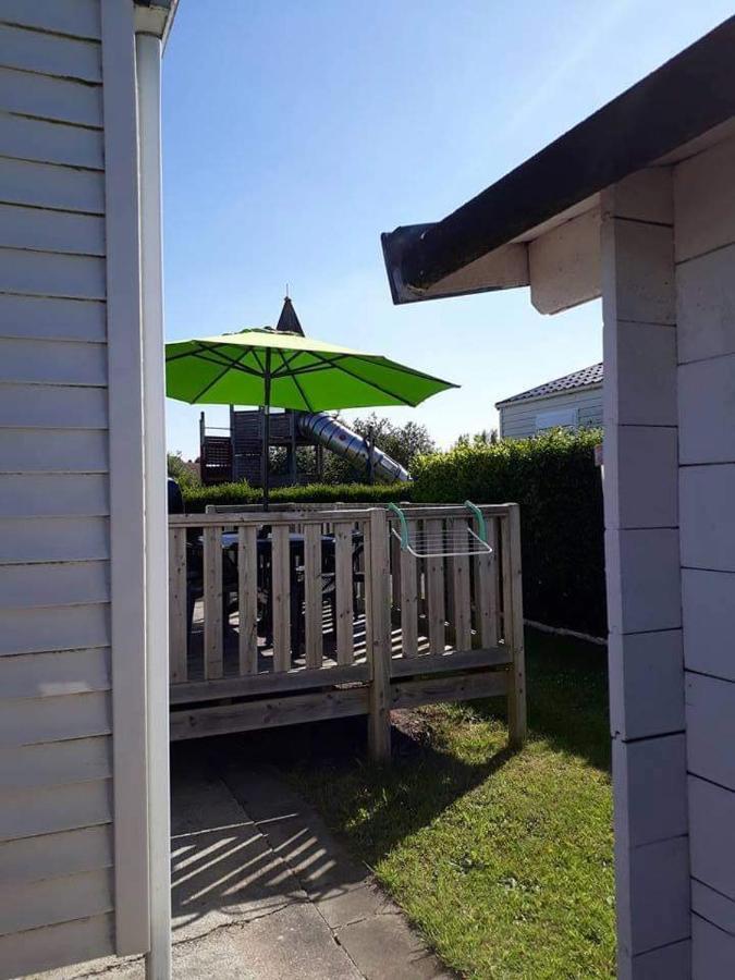 Luxueuze Stacaravan In Bredene Met Eigen Terras En Tuintje Villa Exterior photo